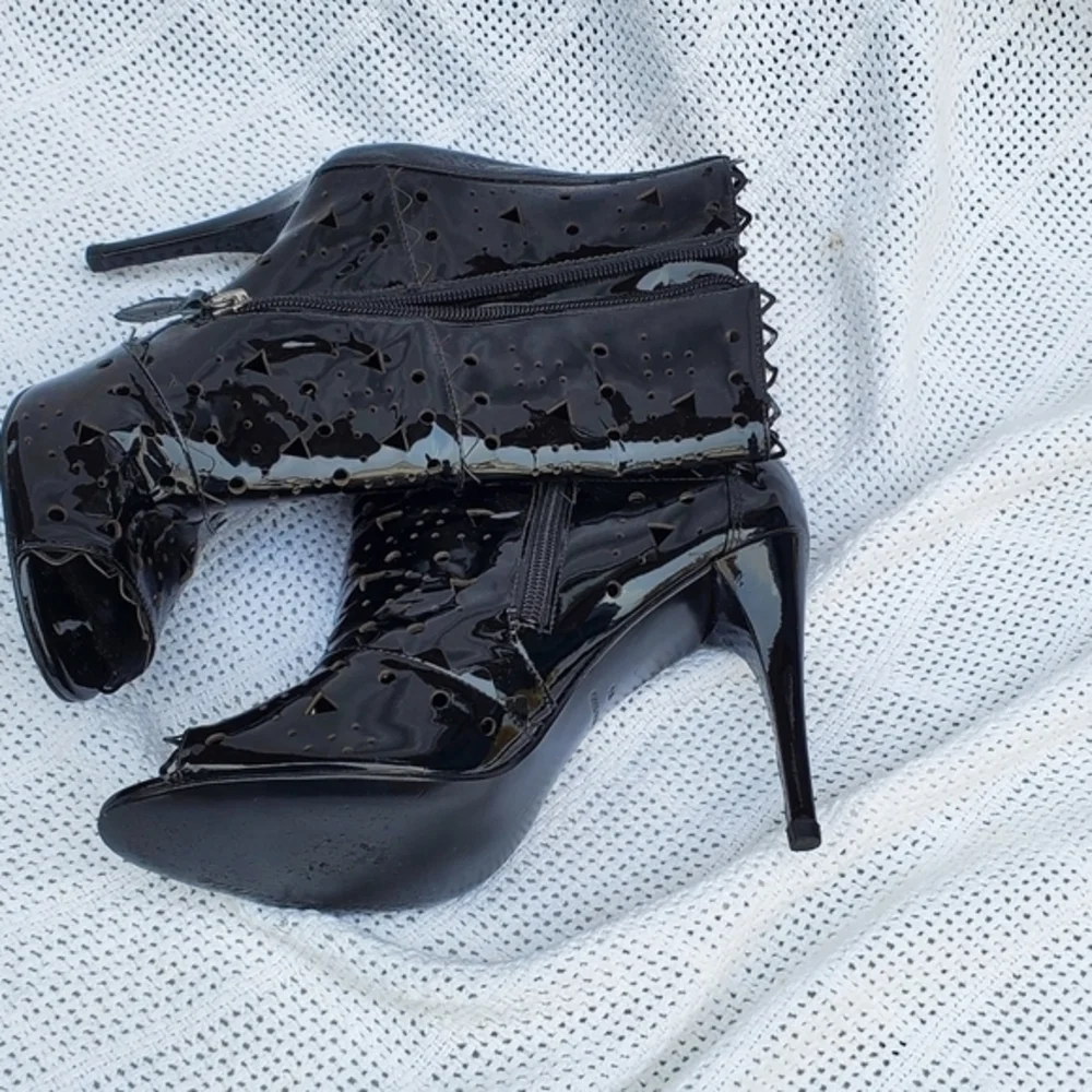 Pour la Victoire Patent Leather Stiletto Ankle Boots‎ 9.5